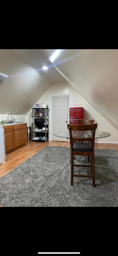 Newly Renovated One Bedroom Shared Cheerful In The Heart Of Queens Séjour chez l'habitant