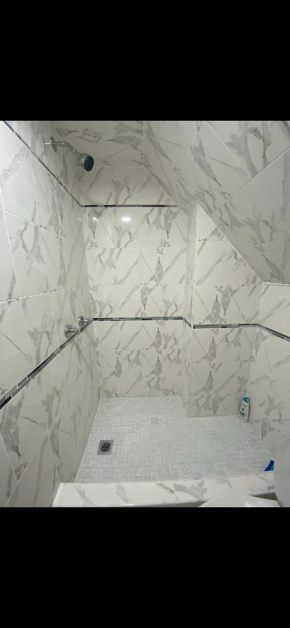 Newly Renovated One Bedroom Shared Cheerful In The Heart Of Queens Séjour chez l'habitant New York