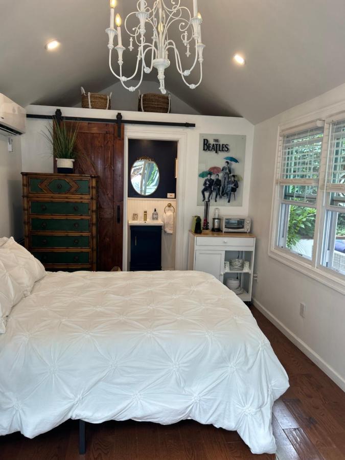Adorable 1 Bedroom *