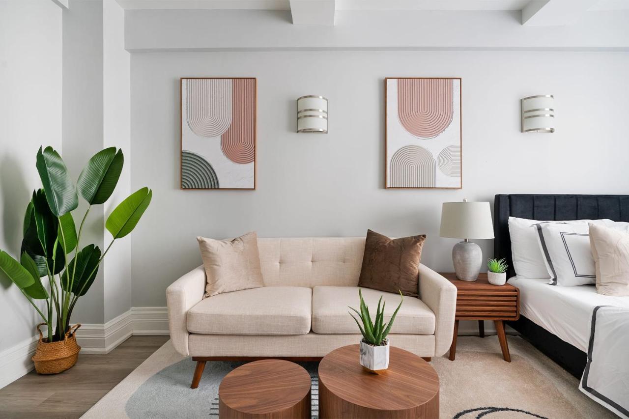 73-1204 New Uws Doorman Gym New York