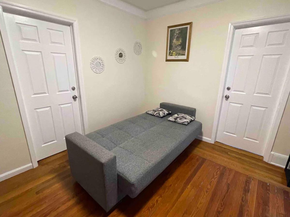 Apartment Entire Beautiful 2br L. Convenient Location In The Heart Of Queens!