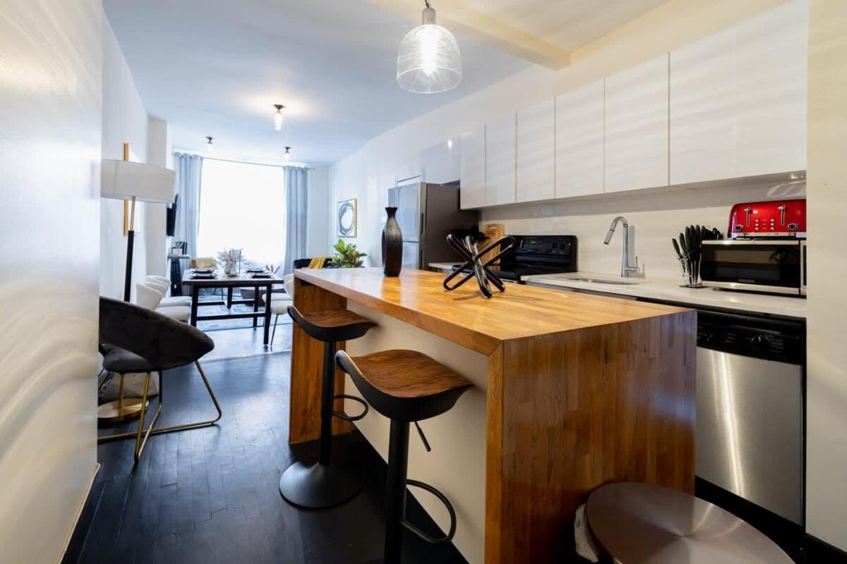 E10-1 Designer East Village Townhouse 1br *