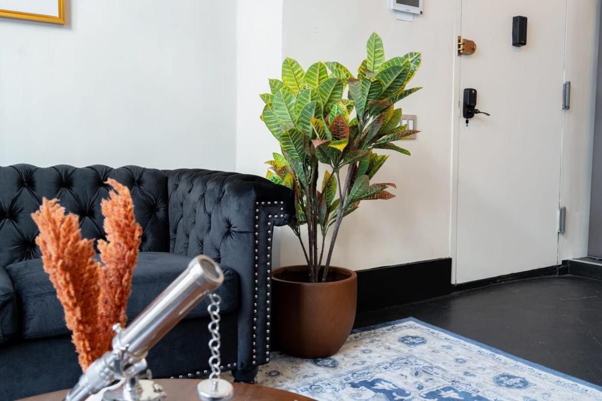 Apartment E10-1 Designer East Village Townhouse 1br New York