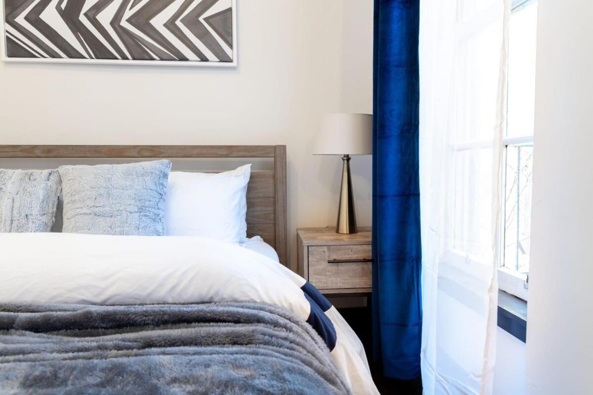 Apartment E10-1 Designer East Village Townhouse 1br *