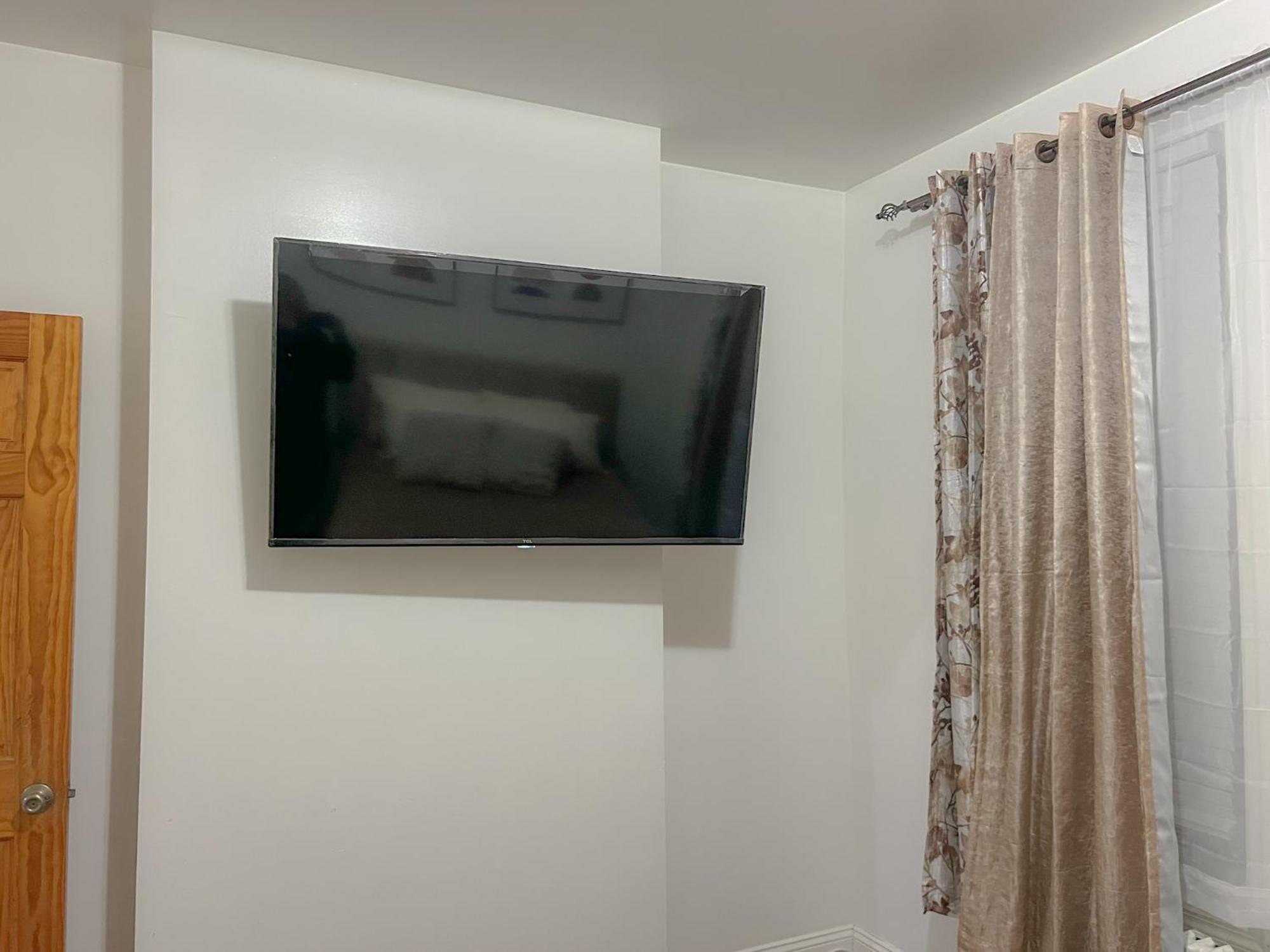 2 Bedroom Bliss In College Point * New York