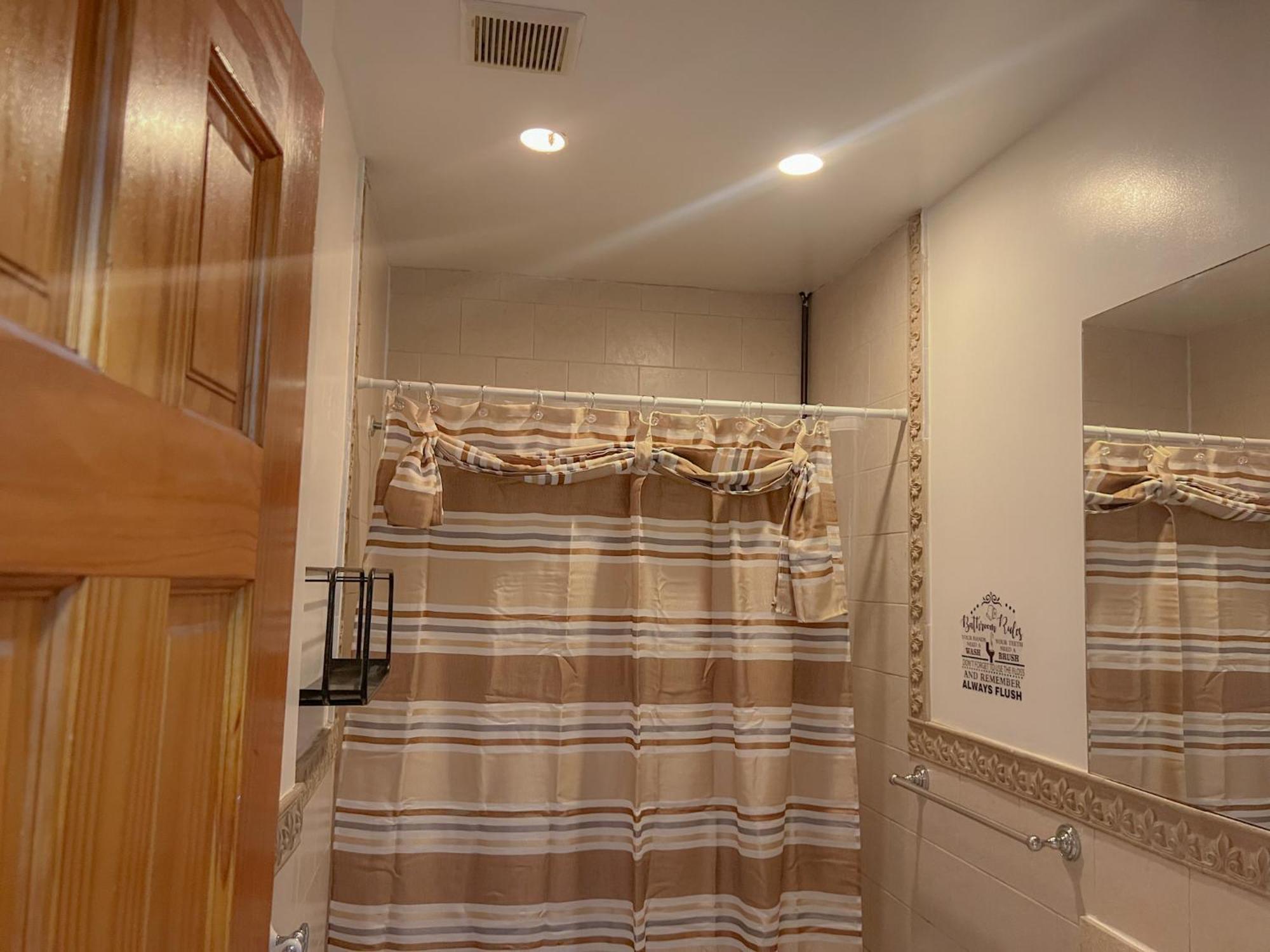 2 Bedroom Bliss In College Point Apartment *