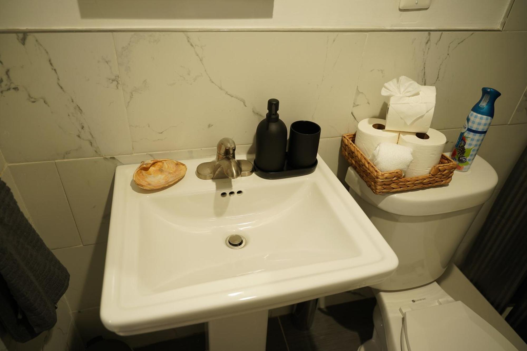 Cozy 2 Bedroom In A Lovely Forest Hills Neighborhood Apartment New York