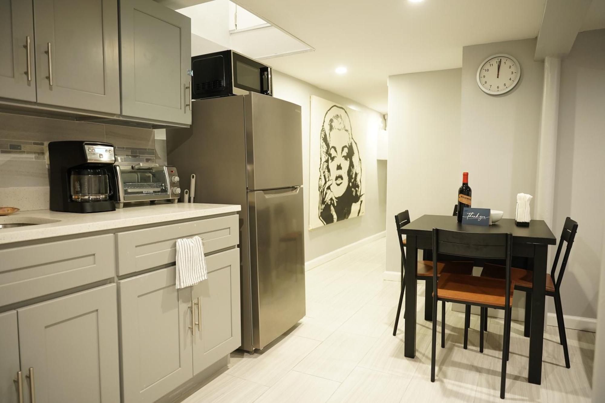 Cozy 2 Bedroom In A Lovely Forest Hills Neighborhood * New York