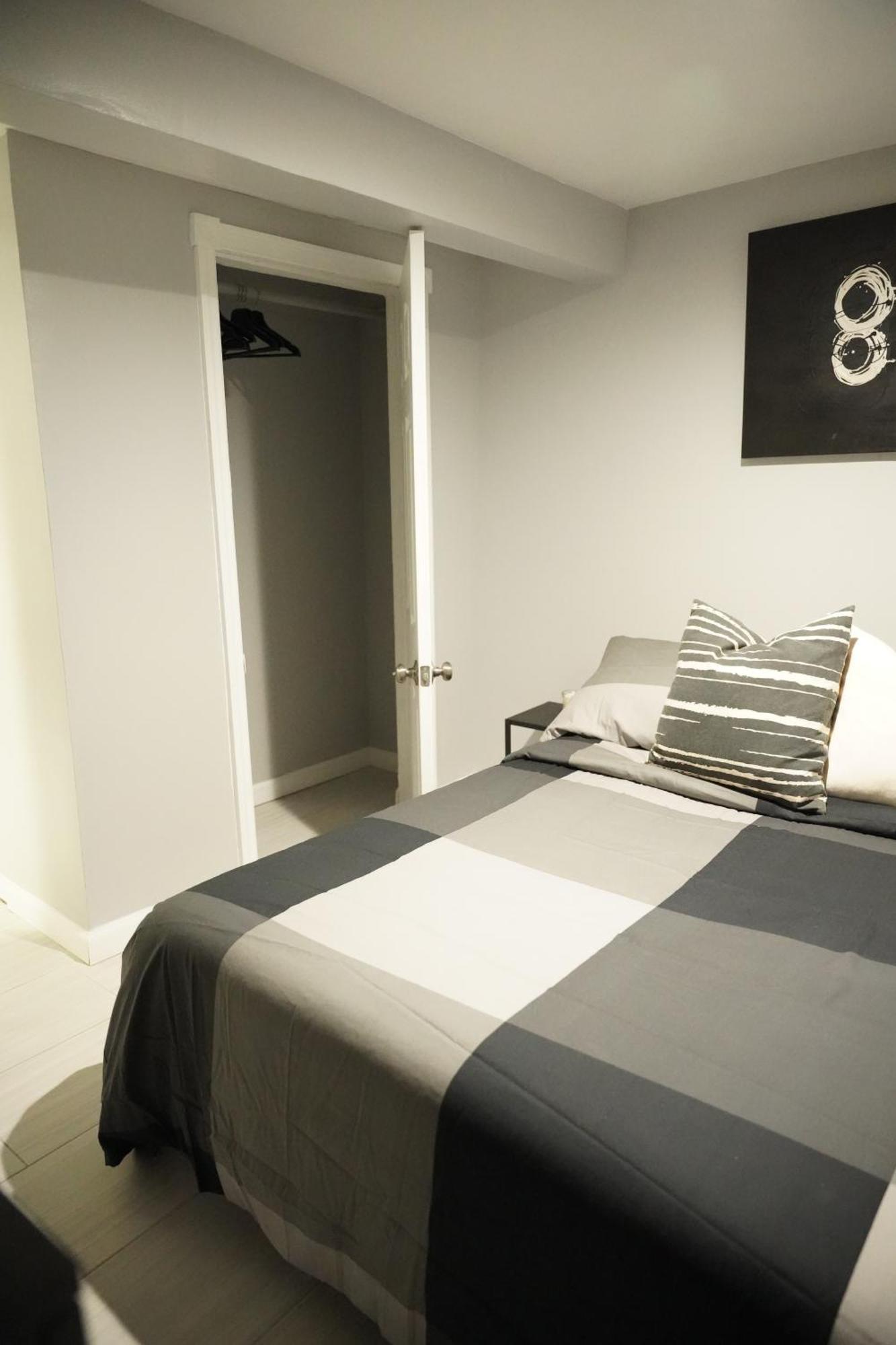 Cozy 2 Bedroom In A Lovely Forest Hills Neighborhood *