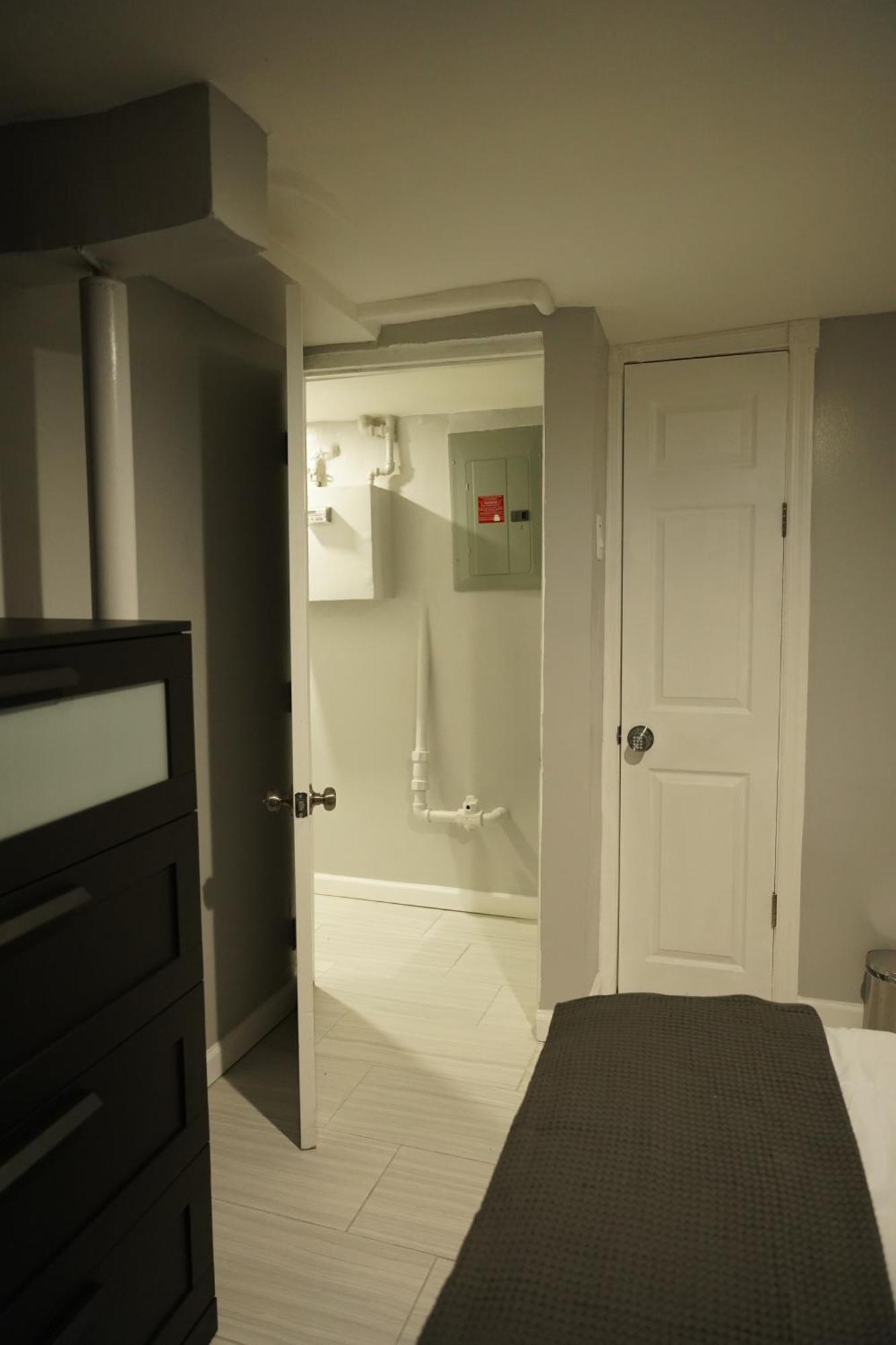 Cozy 2 Bedroom In A Lovely Forest Hills Neighborhood