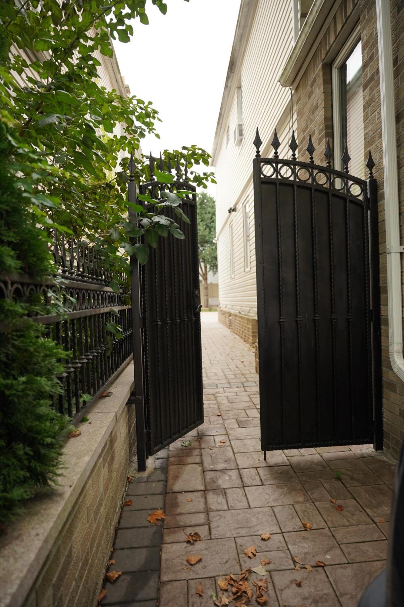 Cozy 2 Bedroom In A Lovely Forest Hills Neighborhood Apartment