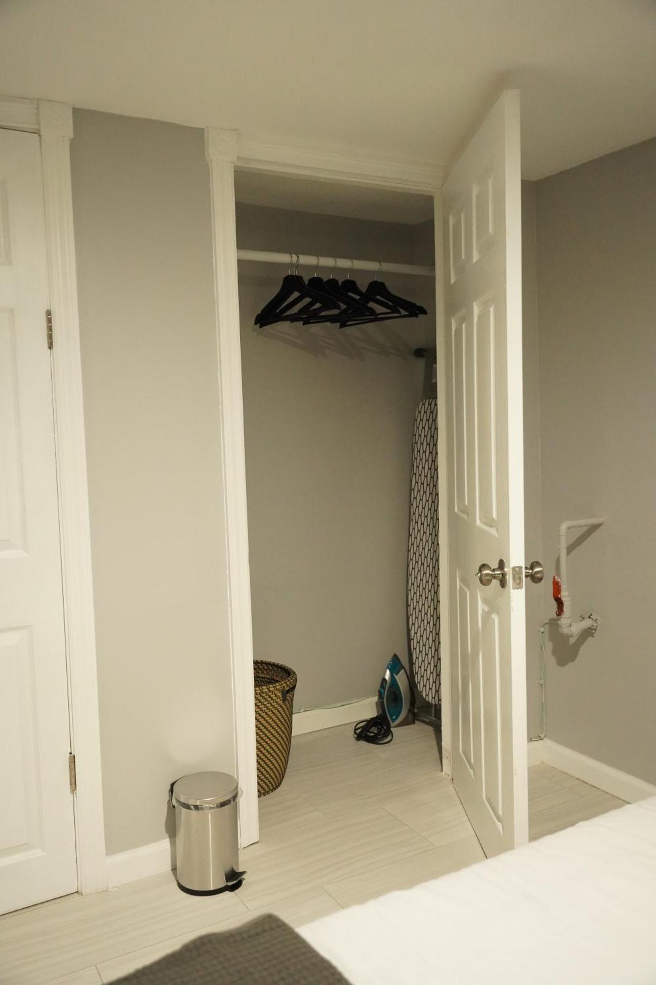 Cozy 2 Bedroom In A Lovely Forest Hills Neighborhood * New York