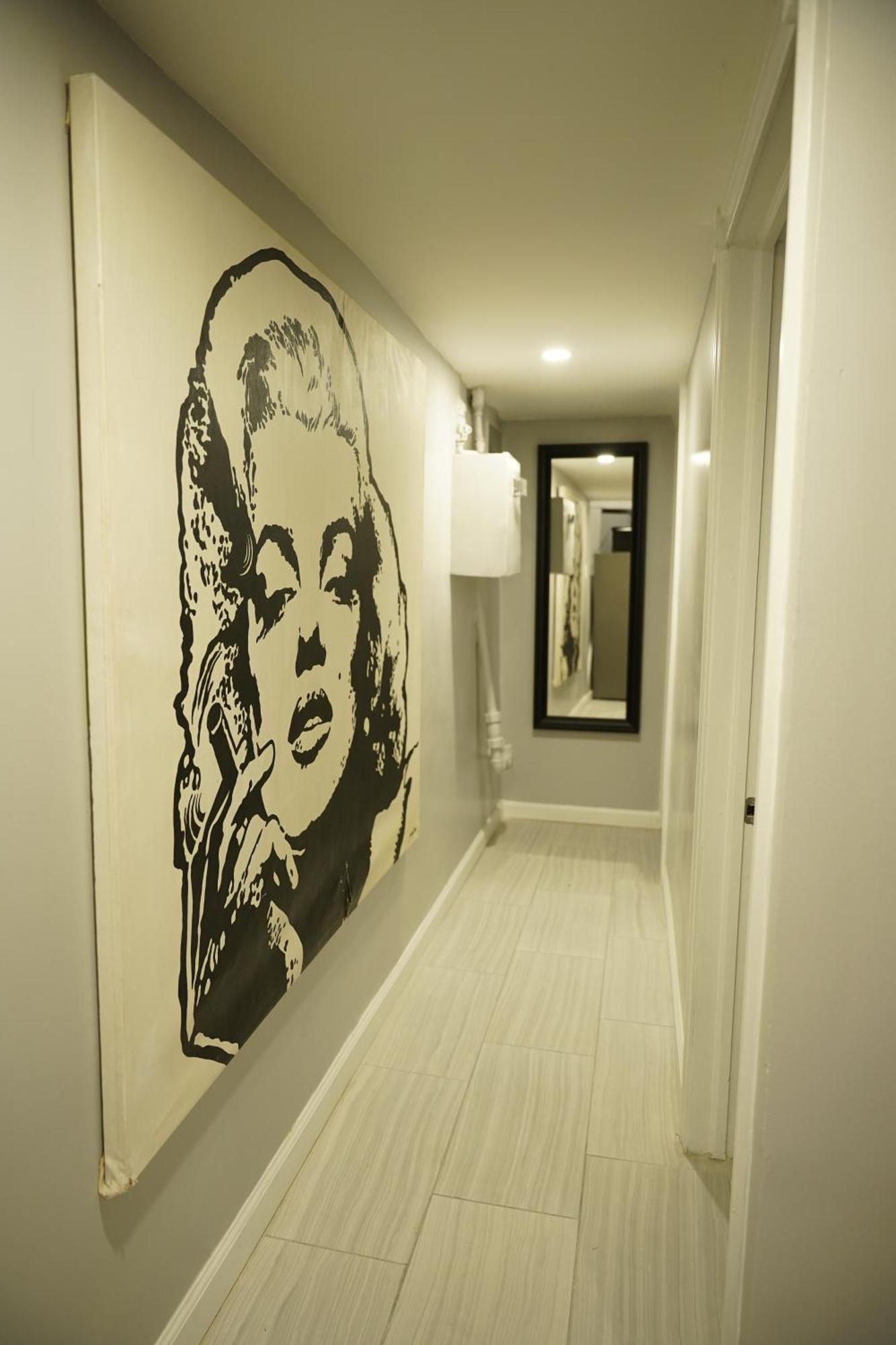 Cozy 2 Bedroom In A Lovely Forest Hills Neighborhood Apartment *