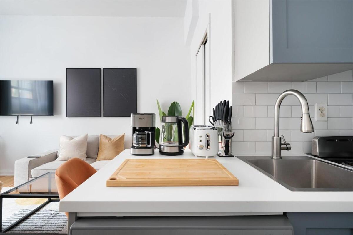 74-3c New In Prime Uws - Gym In Building New York