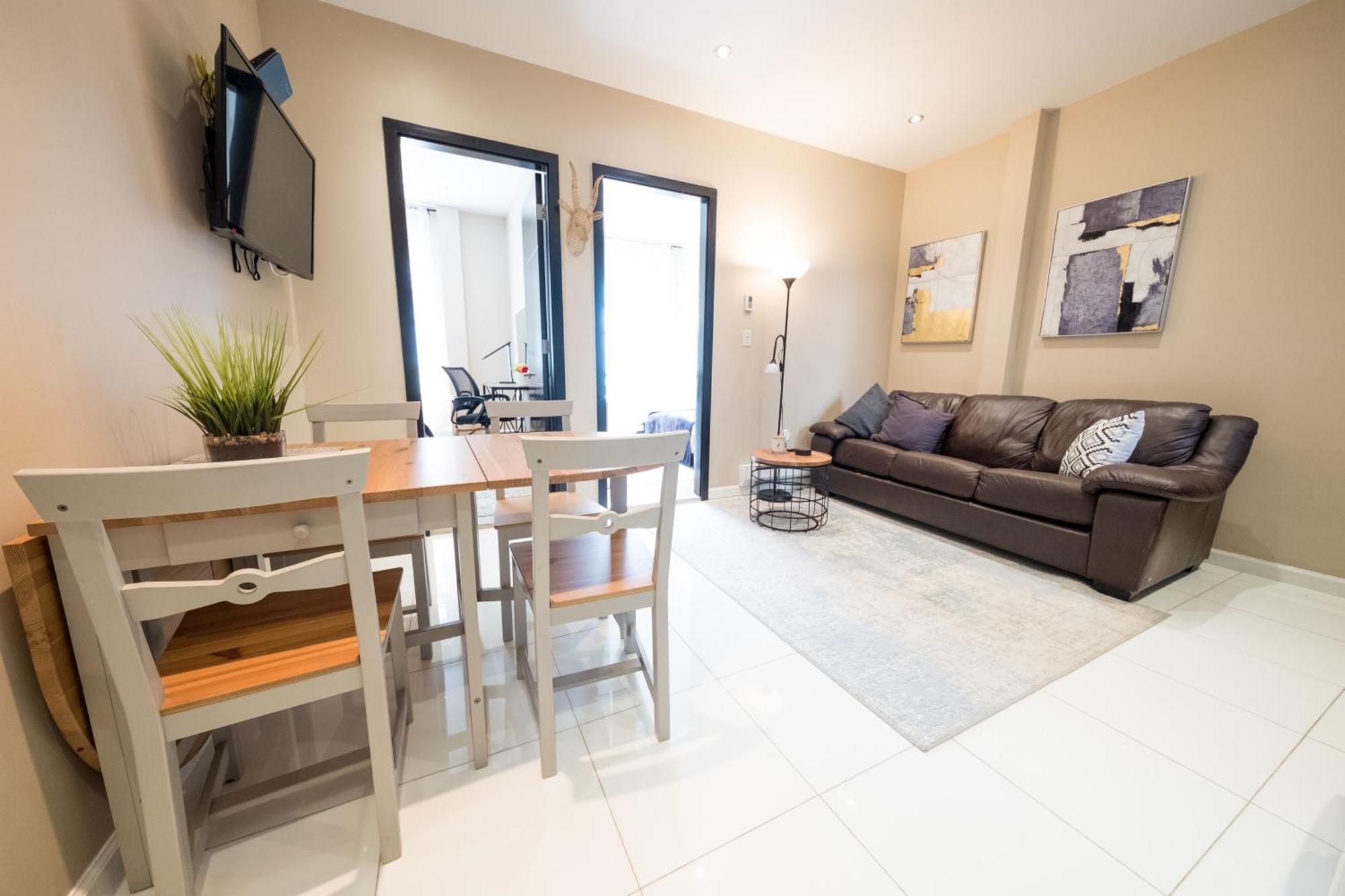 2 Bd Next To Park