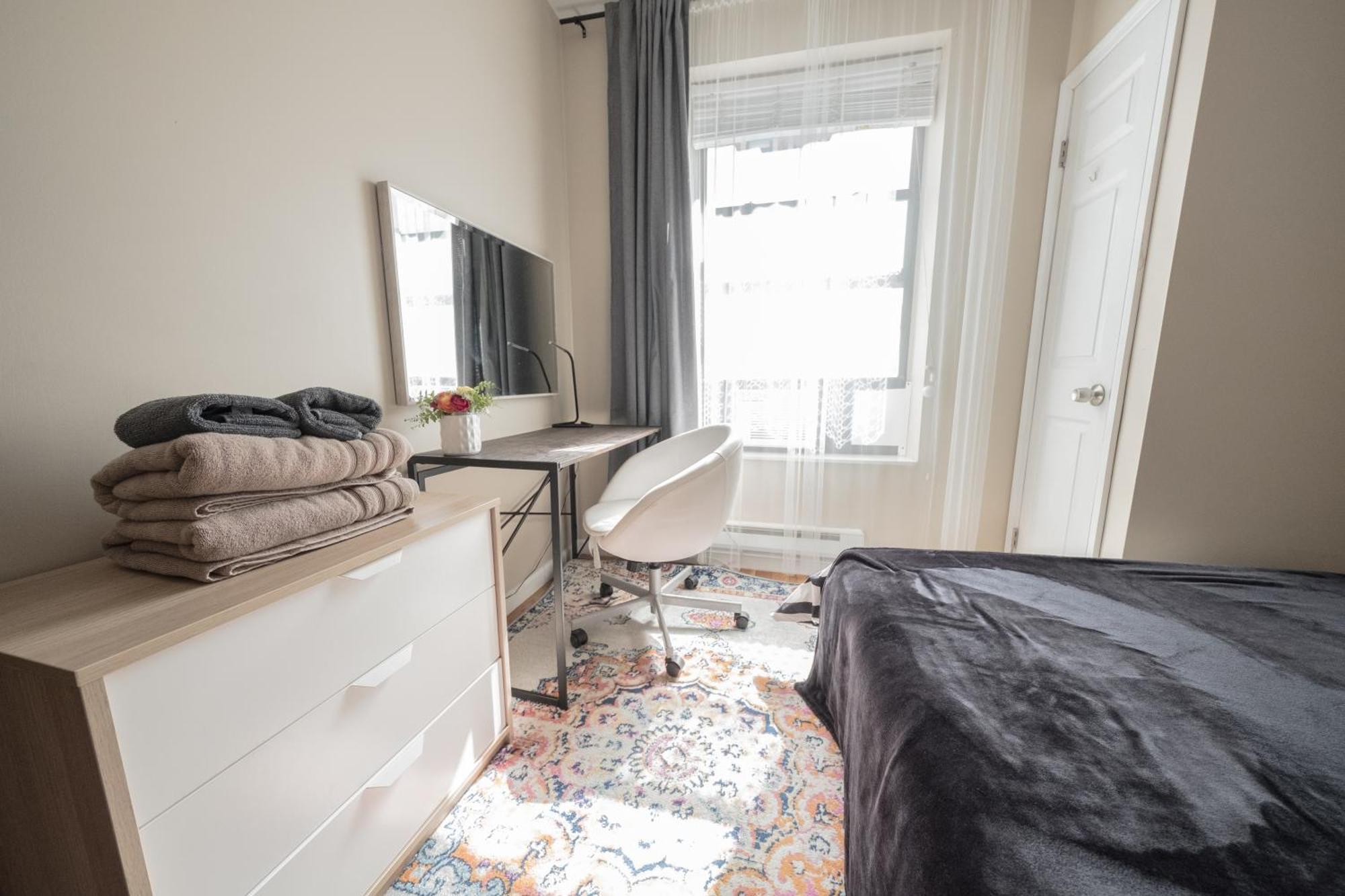 2 Bd Next To Park *