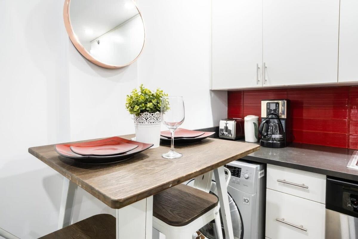 809-3b With A Balcony By Columbus Circle Appartement New York