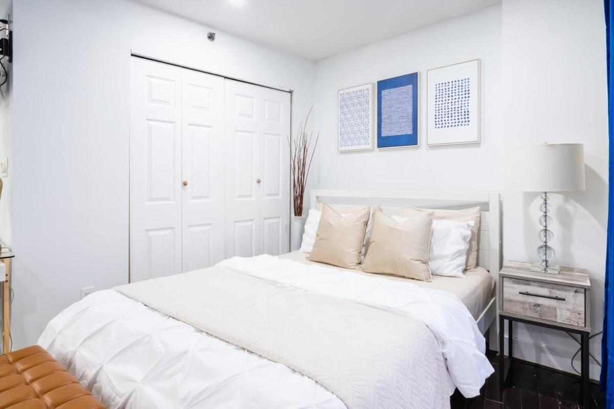 809-3b With A Balcony By Columbus Circle Appartement New York