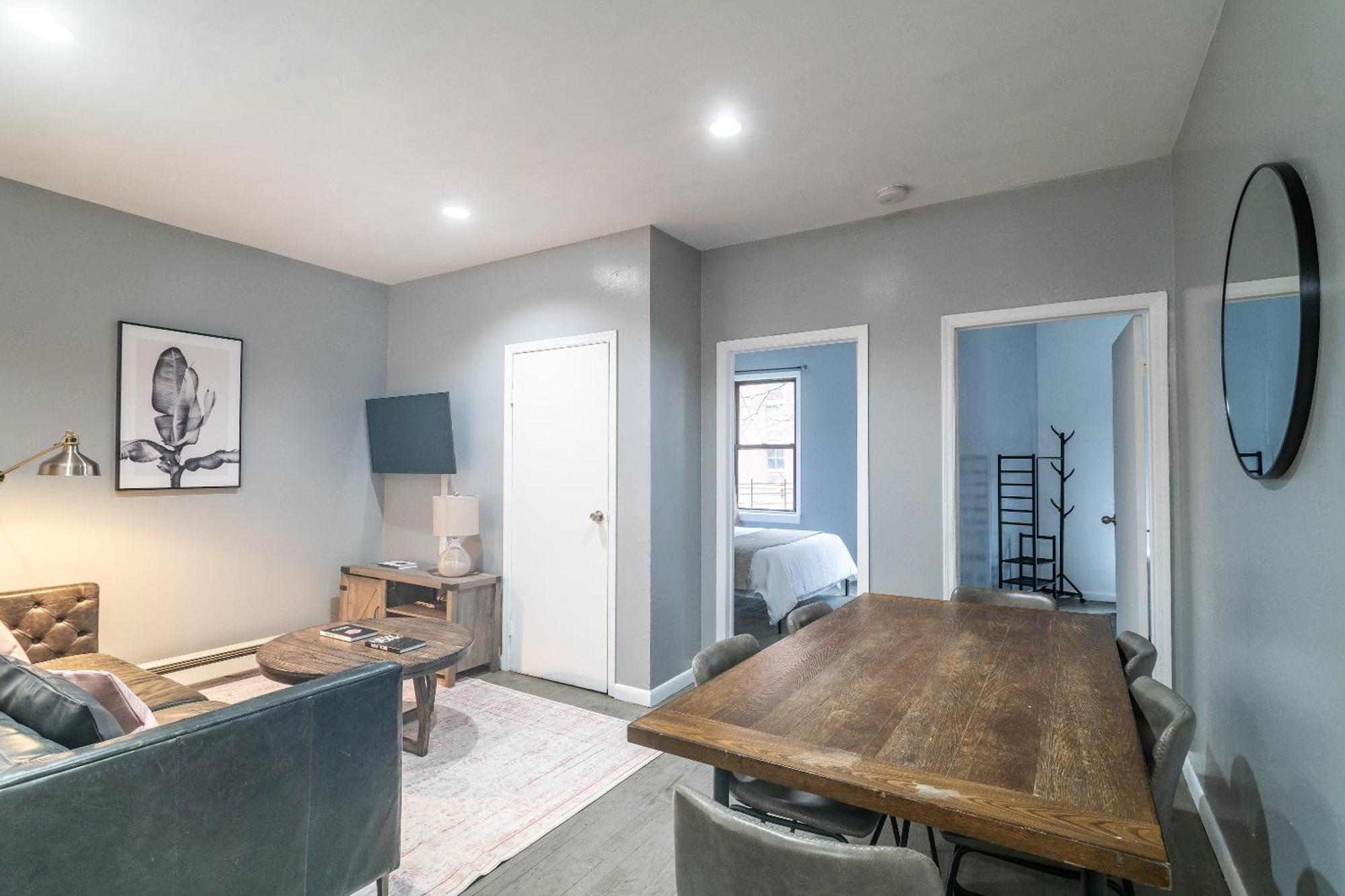 Apartment Unbeatable Location! 3bd 1ba Near Nyc's Popular Attractions!