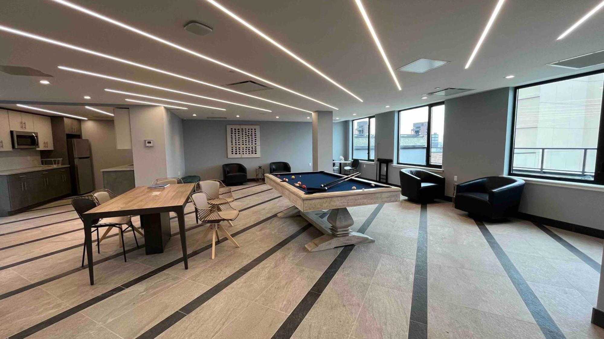 Peaceful Quiet Spacious New Modern Penthouse 3-bedroom With A Balcony * New York