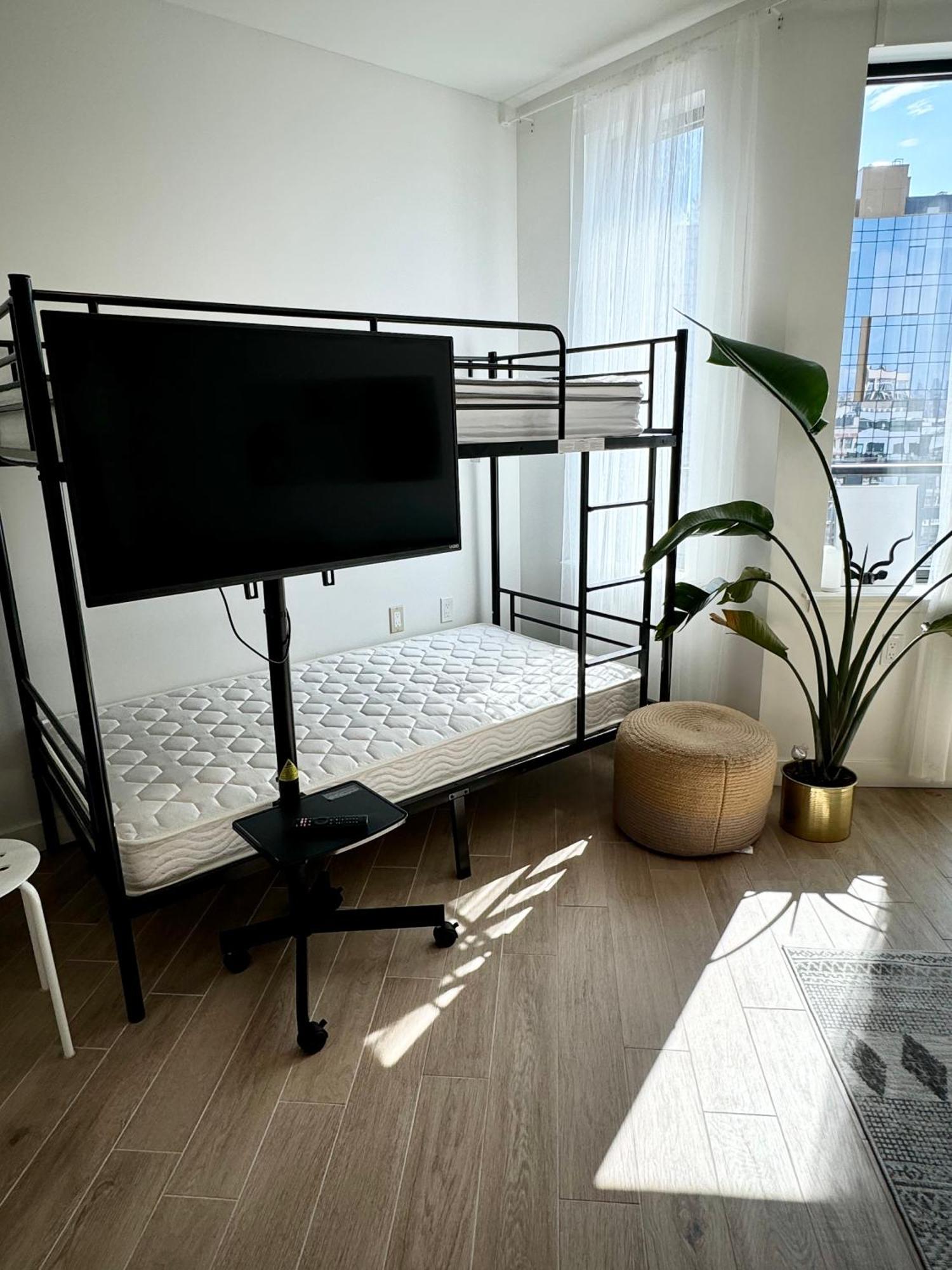 Peaceful Quiet Spacious New Modern Penthouse 3-bedroom With A Balcony * New York