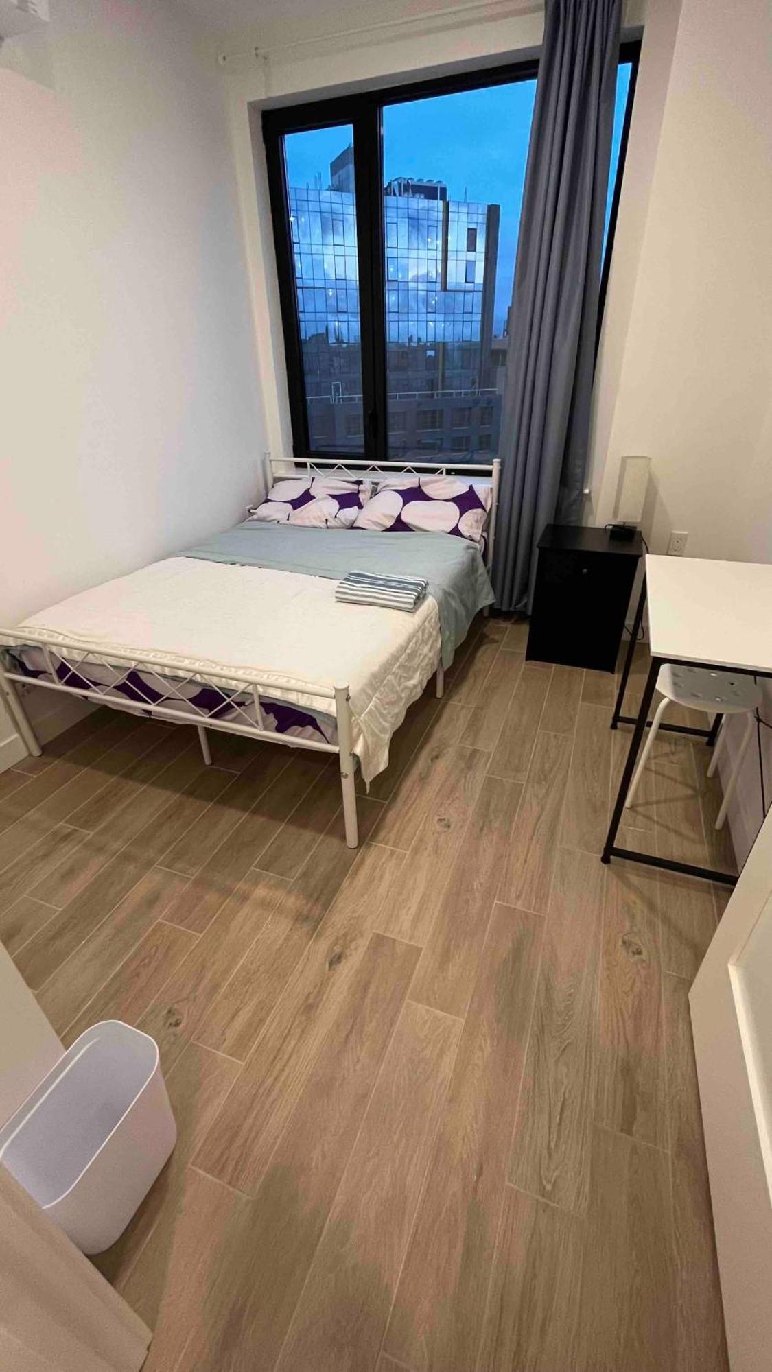 Peaceful Quiet Spacious New Modern Penthouse 3-bedroom With A Balcony Apartment *
