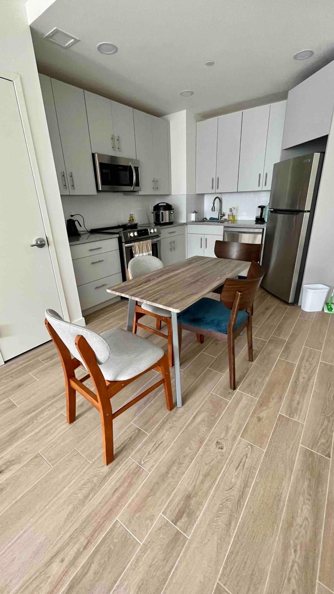 Peaceful Quiet Spacious New Modern Penthouse 3-bedroom With A Balcony New York