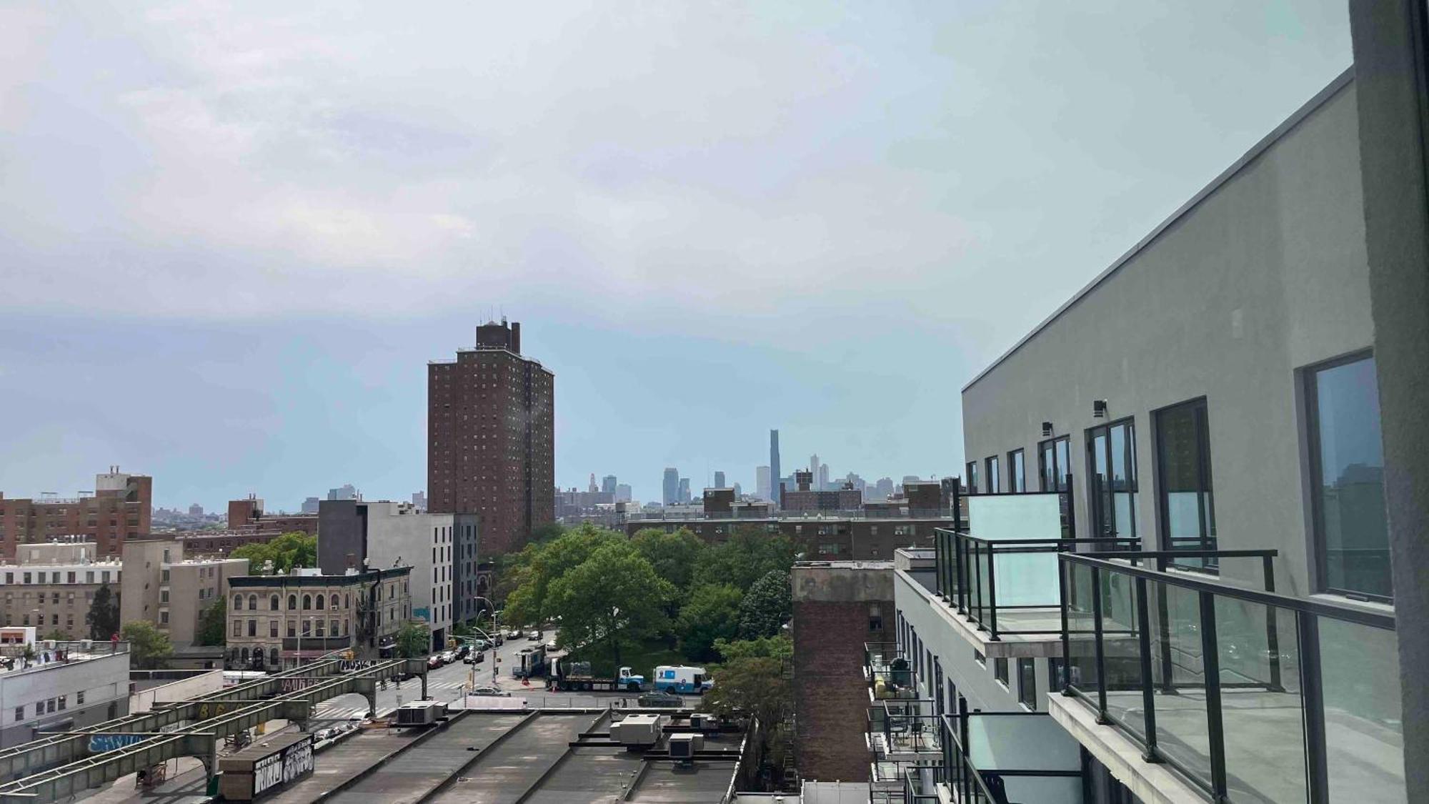 Peaceful Quiet Spacious New Modern Penthouse 3-bedroom With A Balcony New York