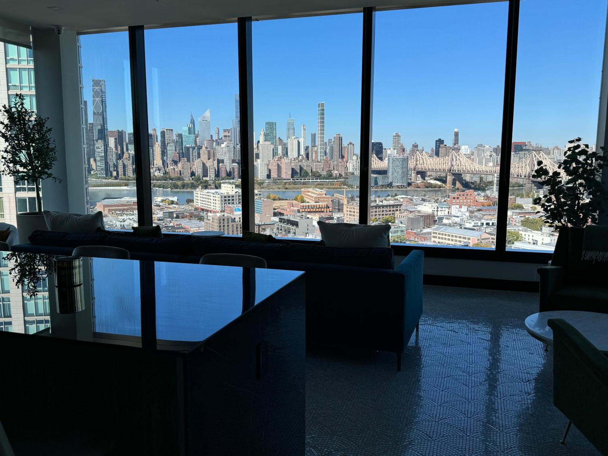Beautiful Luxury Fantastic Manhattan Skyline View One Bedroom New York
