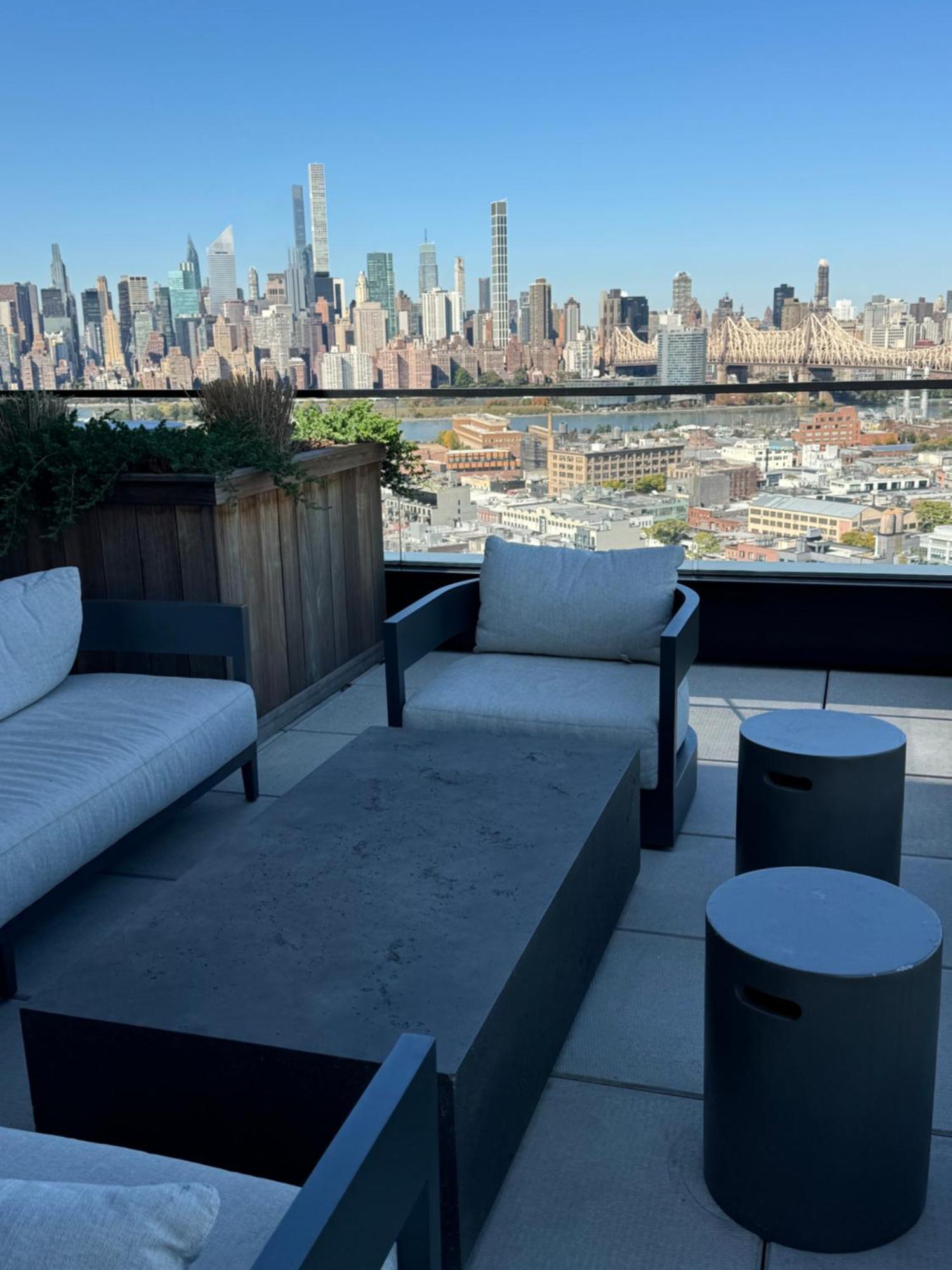 Apartment Beautiful Luxury Fantastic Manhattan Skyline View One Bedroom *