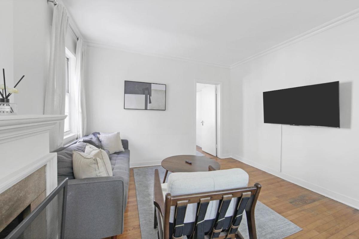 Location In Greenwich Village Apartment *