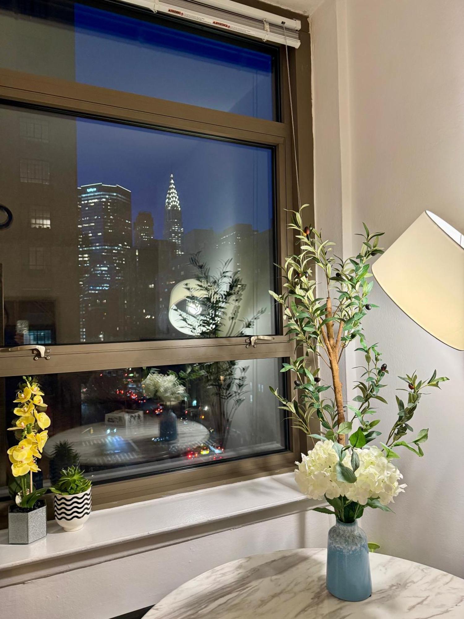 Midtown Park Ave Charming Chrysler View Corner New York