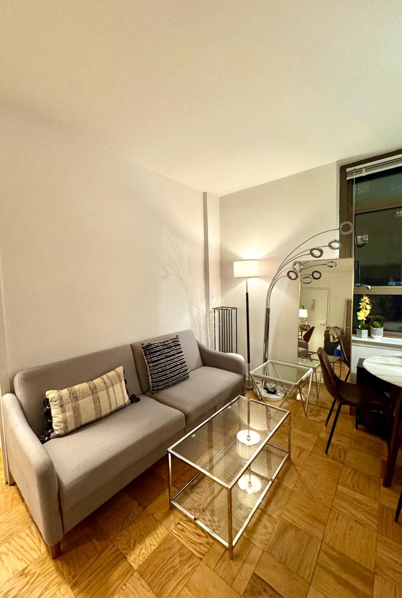 Midtown Park Ave Charming Chrysler View Corner Apartment