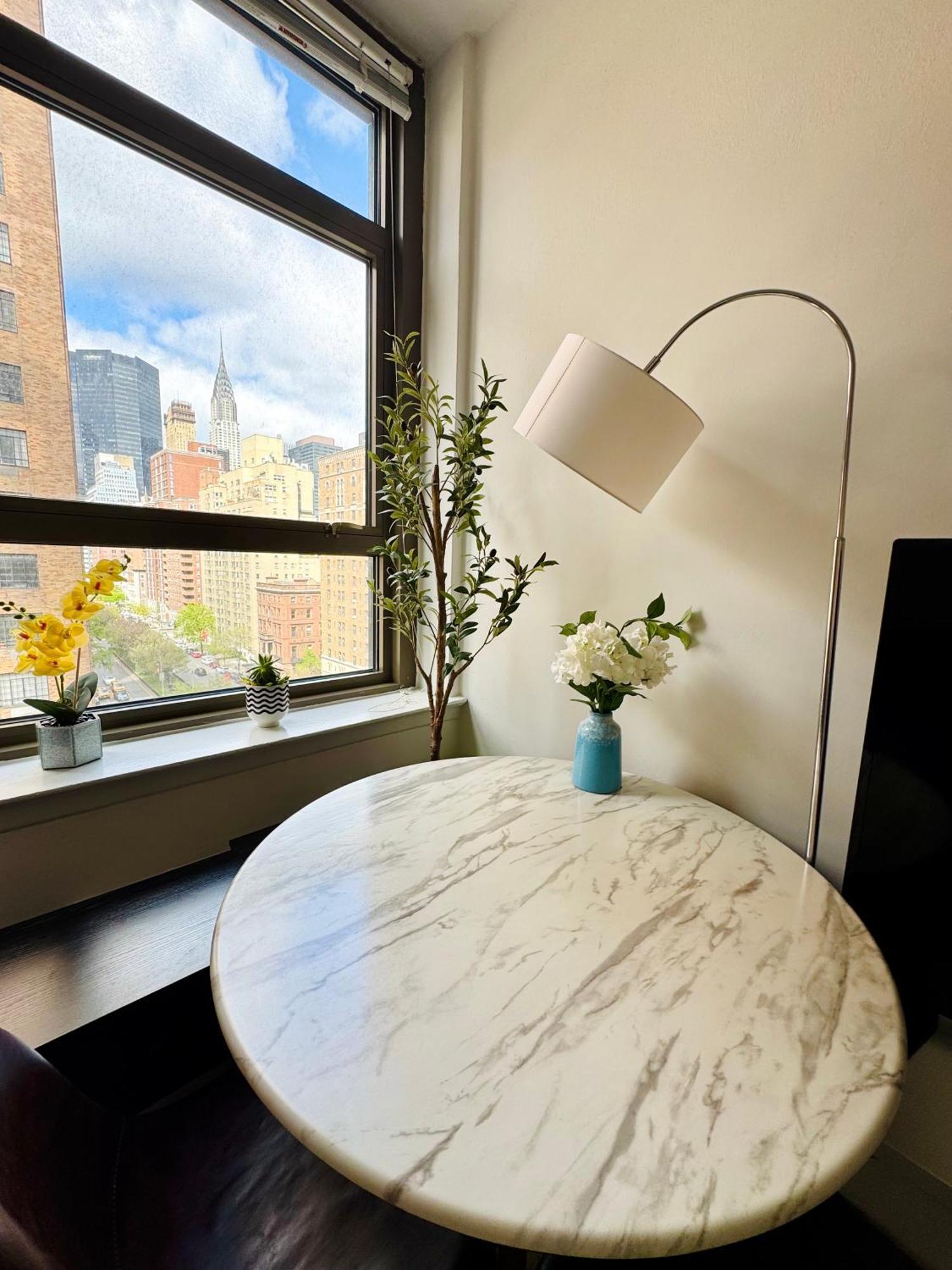 Midtown Park Ave Charming Chrysler View Corner * New York