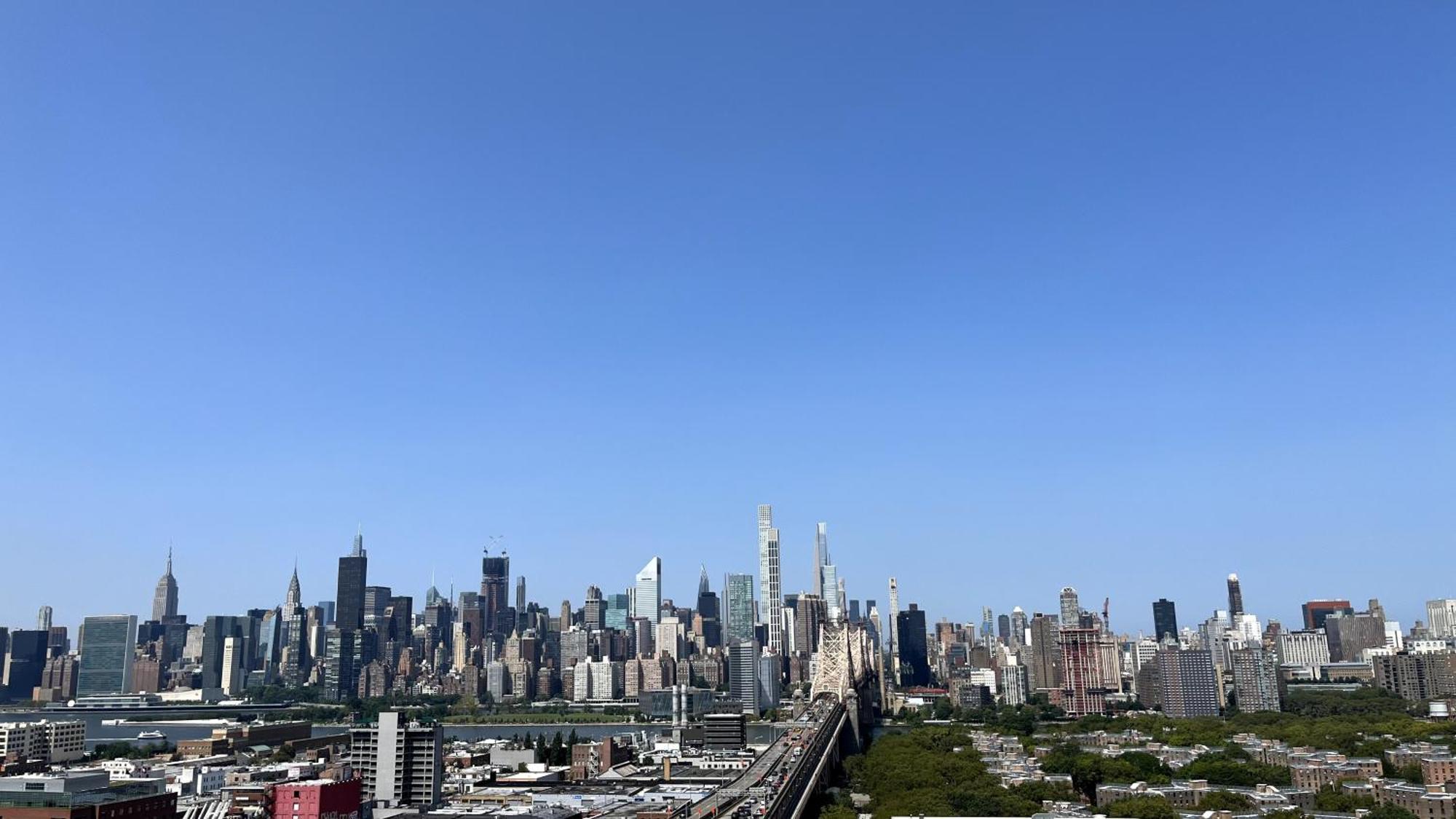 Beautiful Luxury Fantastic Manhattan Skyline View One Bedroom *