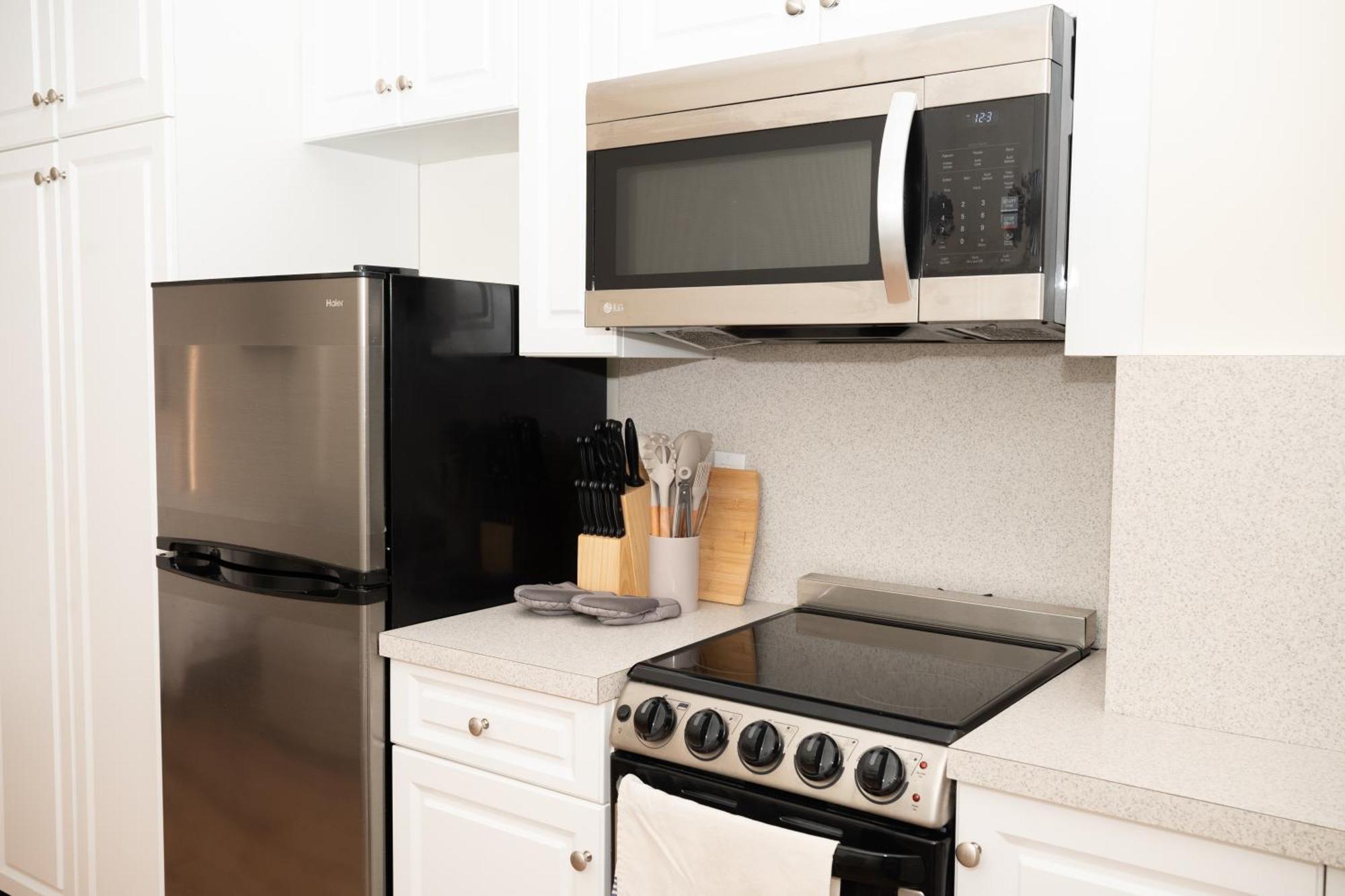 Apartment East2 Village Center Apartment7 W Full Amenities Great Location *