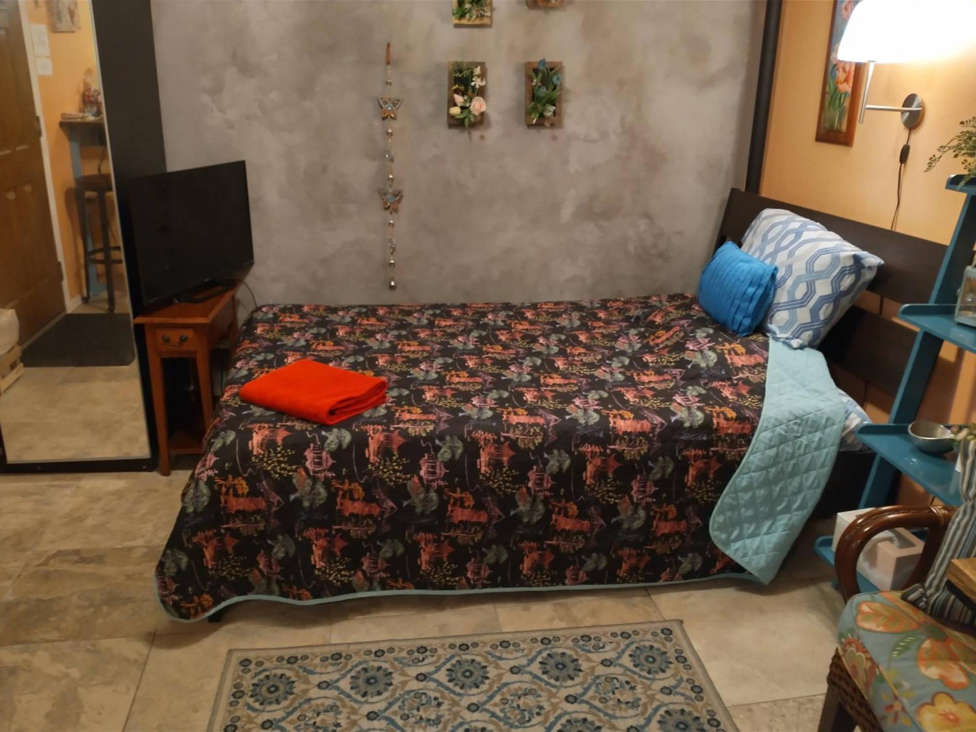 Cozy At The Heart Of Jackson Heights *