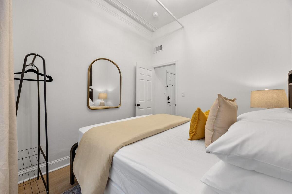 2br And 2ba In Historic Brownstone Near Subway Apartment *