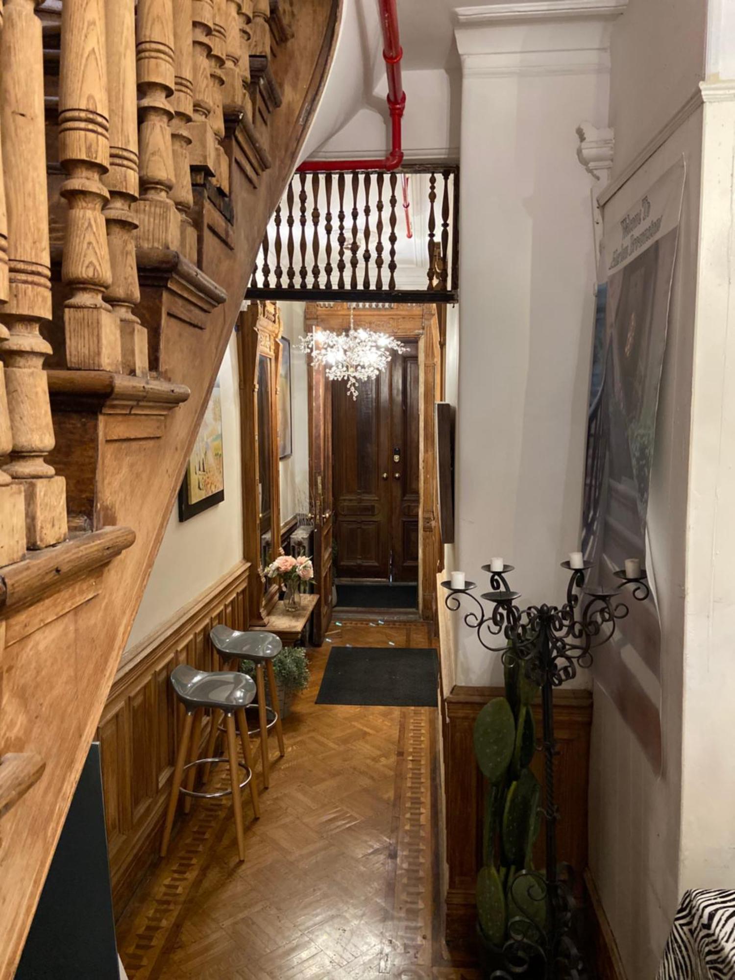 Apartment Harlem Brownstone *