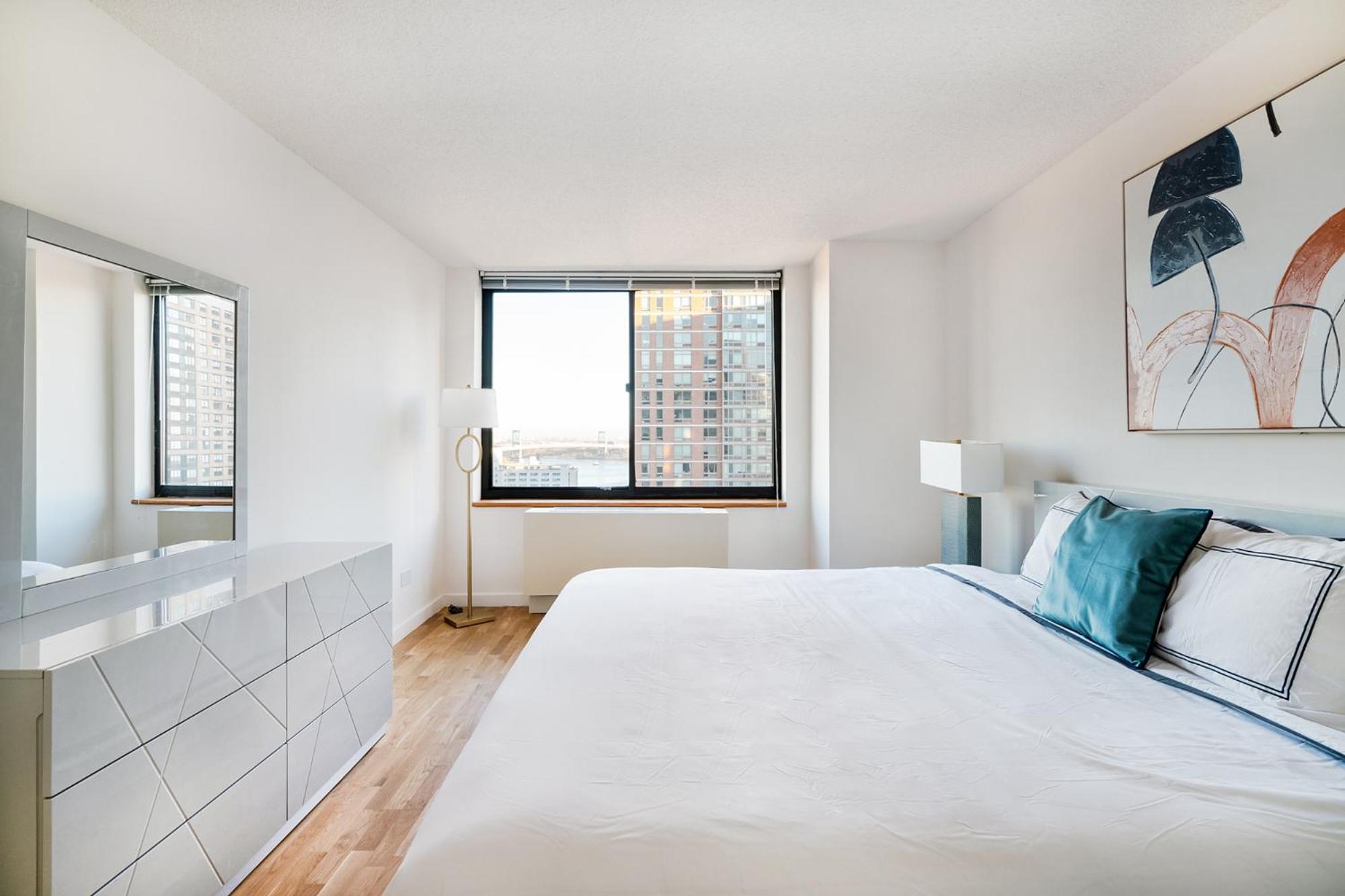 Luxury 2 Bed 2 Bath Unit In Prime Location Of Nyc New York