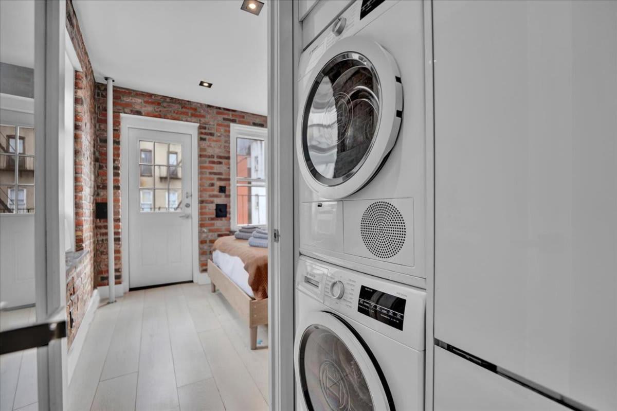 Soho Designer 2br W Balcony Apartment *