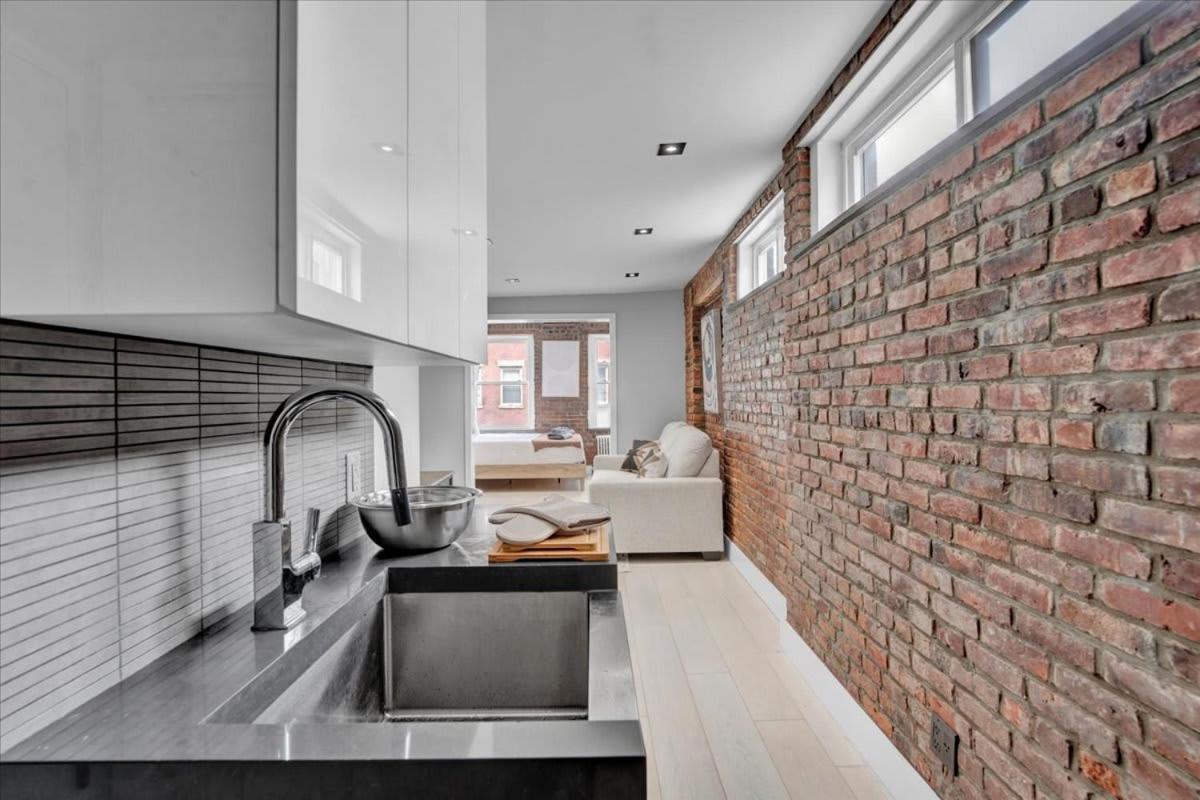 Soho Designer 2br W Balcony Apartment New York