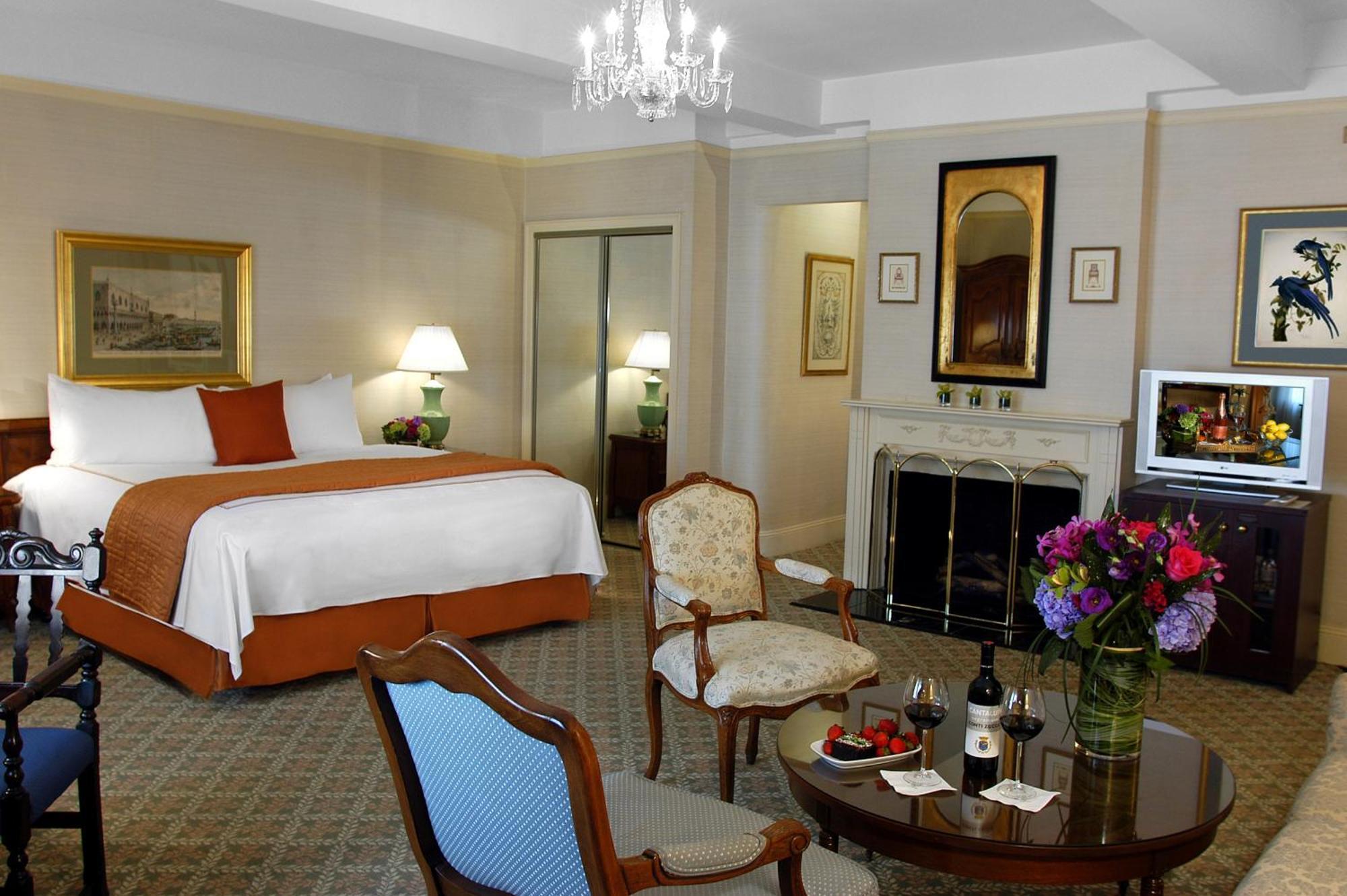 Hotel Elysee By Library Collection 4*