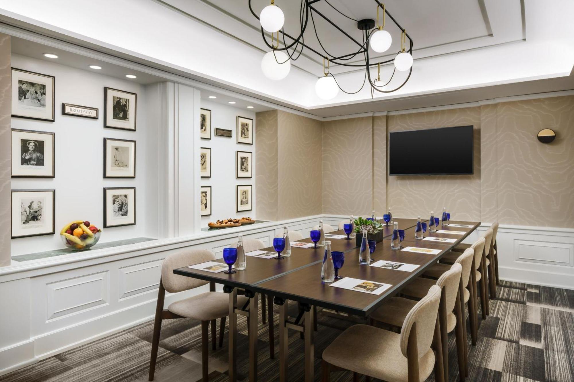 The Algonquin Times Square, Autograph Collection 4*
