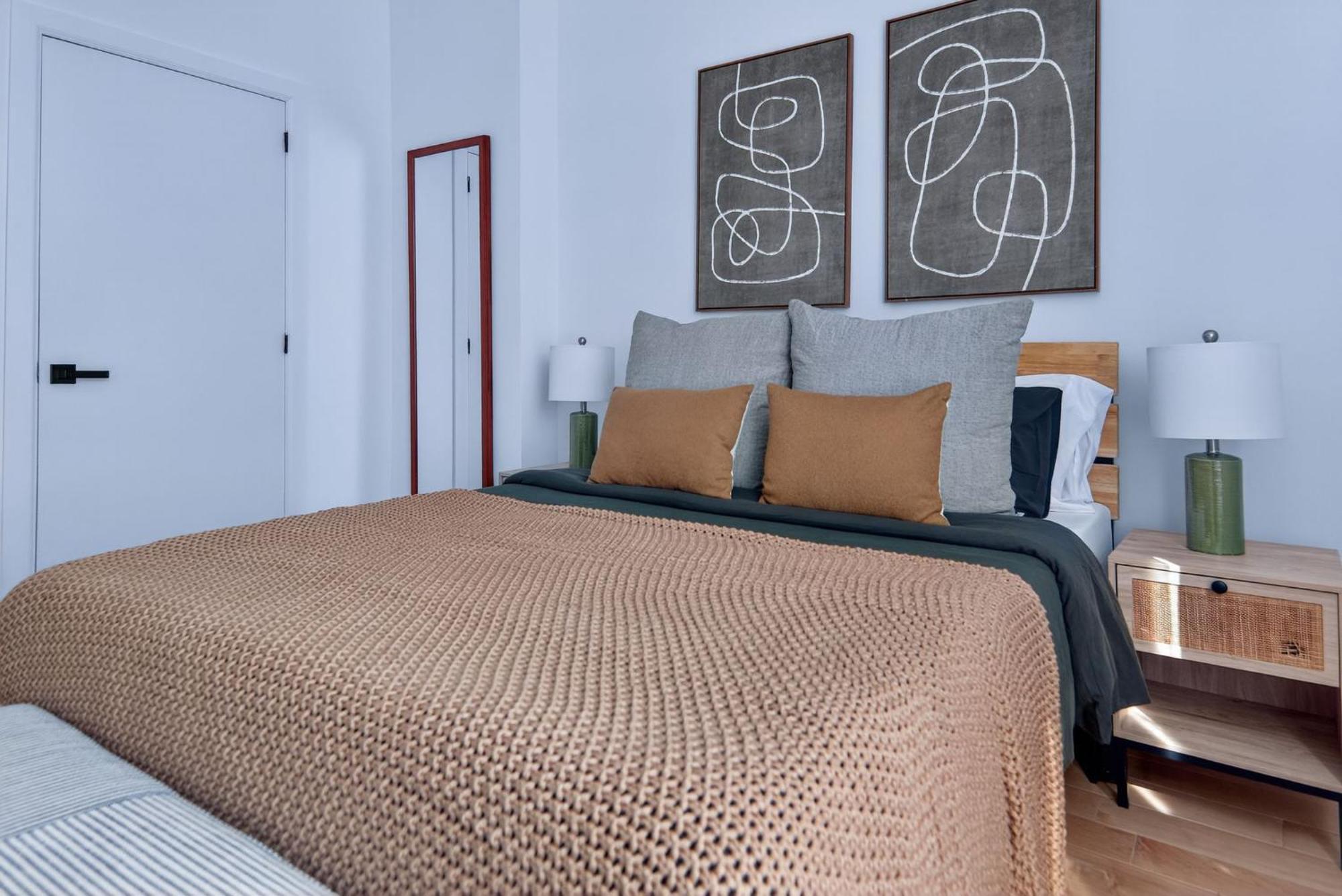 Spacious 3bedroom With Ac Near Mccarren Park Brooklyn Apartment