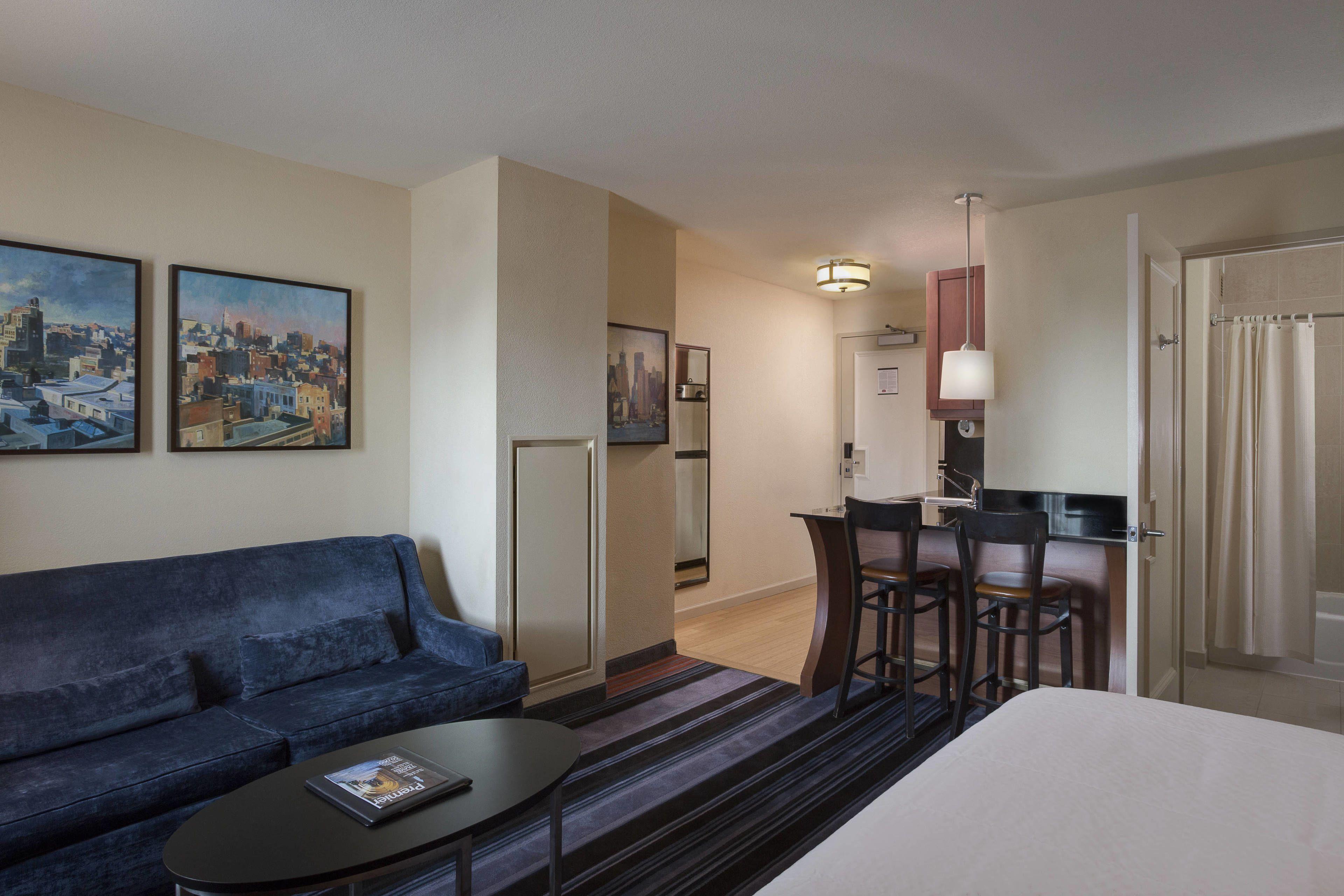 Hotel By Marriott Manhattan/times Square 4*