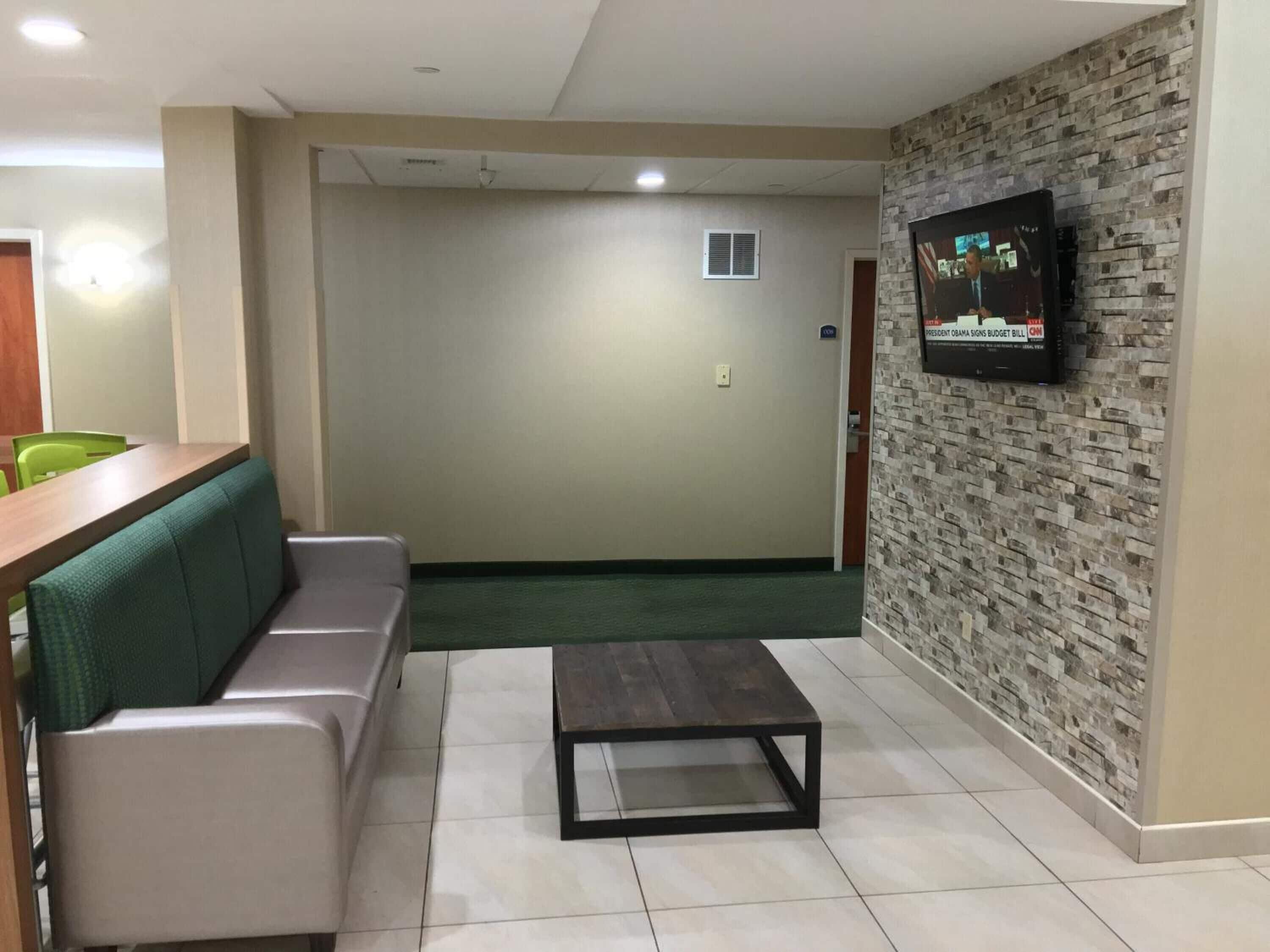 - Laguardia Airport Hotel New York