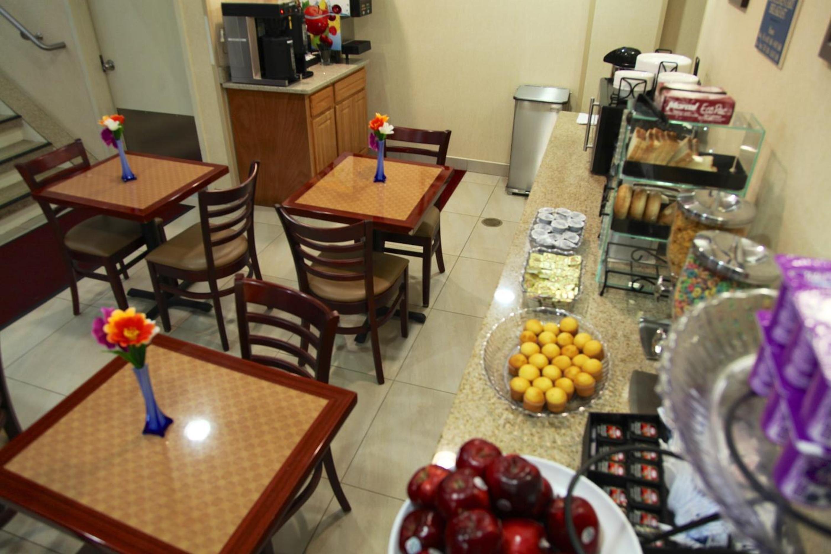 - Laguardia Airport Hotel New York