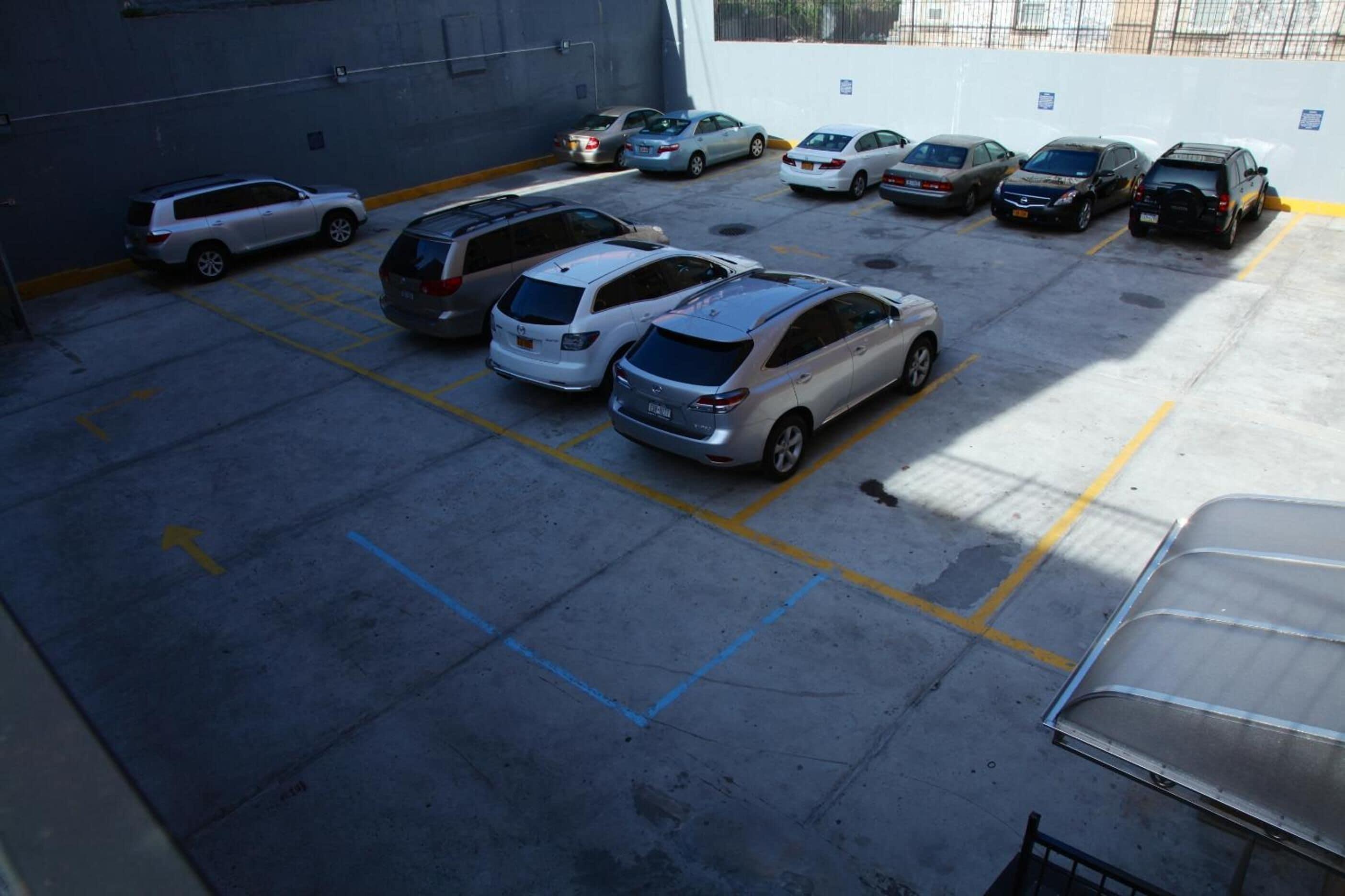 - Laguardia Airport New York