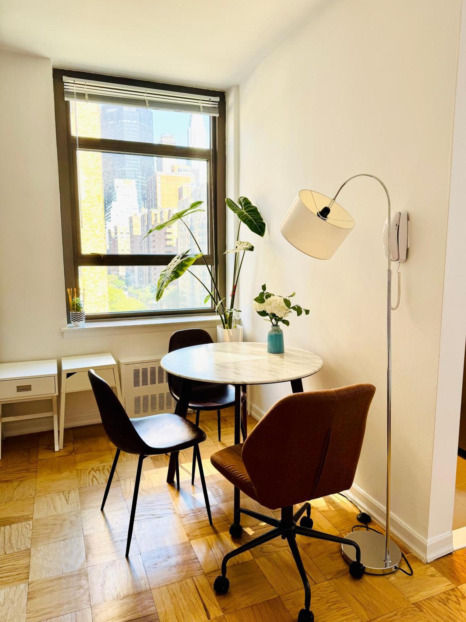 Midtown Park Ave Charming Chrysler View Corner Apartment *